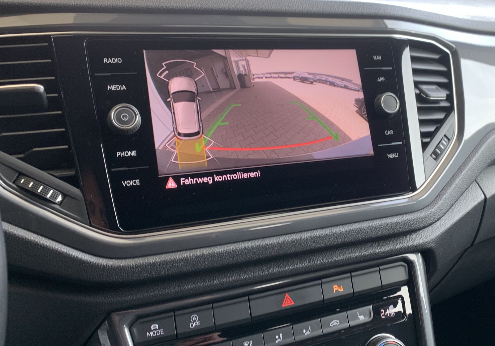 Volkswagen T-Roc 1.5 TSI Sport - Samsaru's Car Outlet