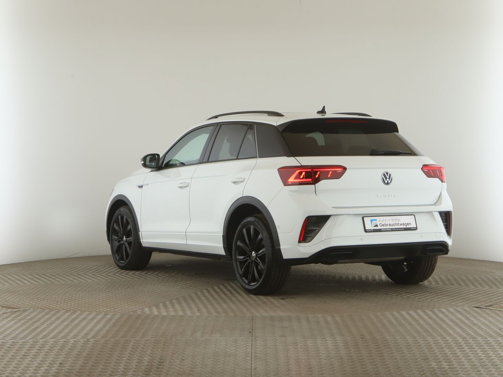 Volkswagen T-Roc 1.5 TSI R-Line - Samsaru's Car Outlet