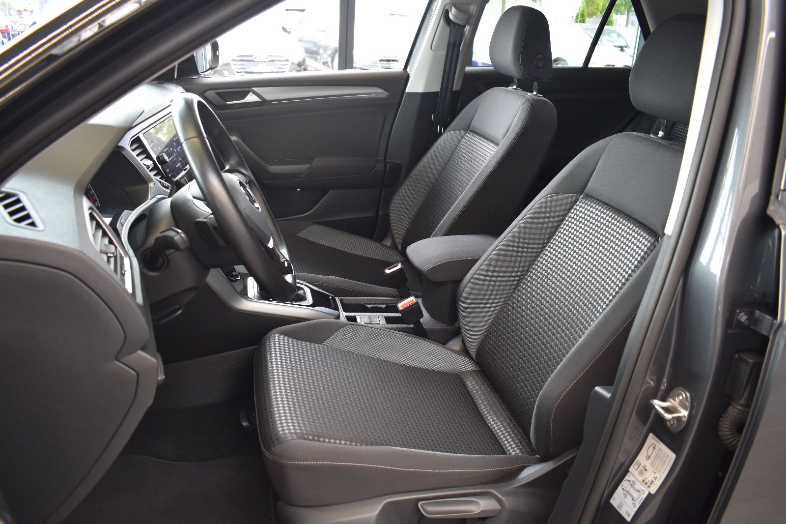 Volkswagen T-Roc 2.0TDI DSG Active - Samsaru's Car Outlet