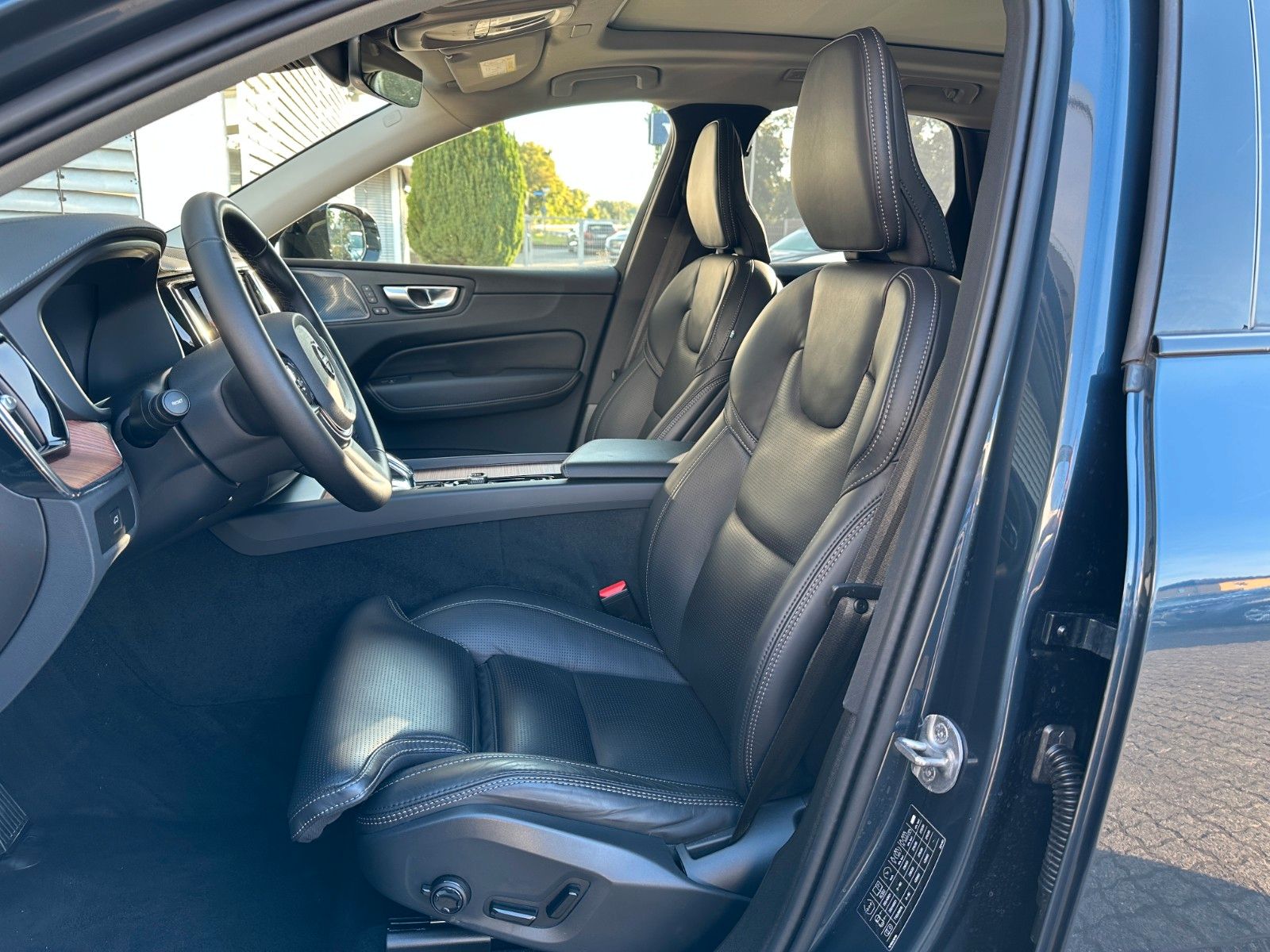 Volvo XC60 Ultimate Dark*LuftFW*21Zoll*Massage*Standh*