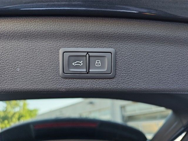 Audi Q3 45 TFSI quattro S line S tronic - Samsaru's Car Outlet