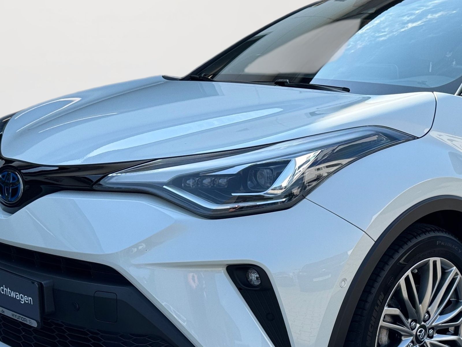 Toyota C-HR 2.0 Hybrid Lounge - Samsaru's Car Outlet
