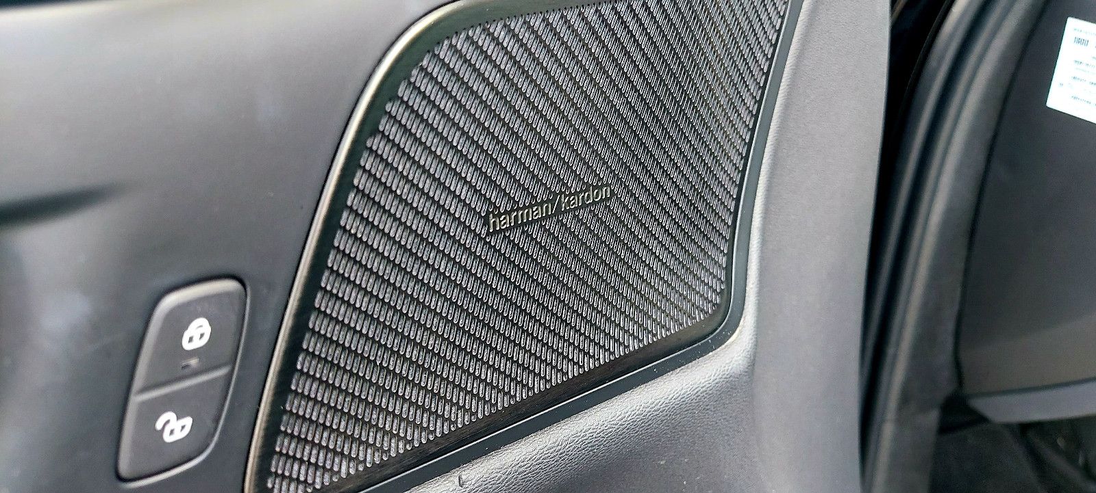 Volvo V60 T6 R-Design Expression Plug-In Hybrid AWD