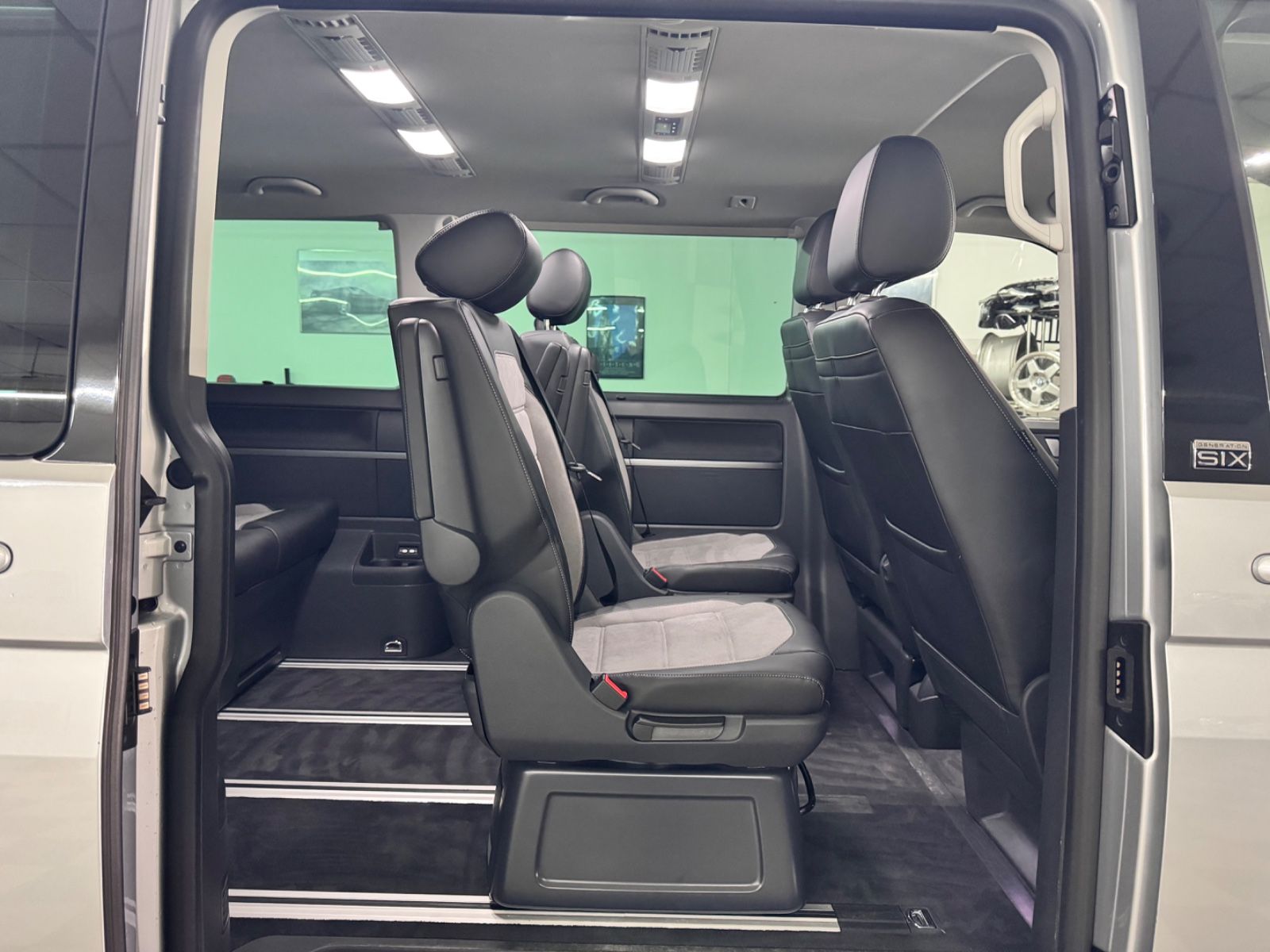 Volkswagen T6.1 Multivan 2.0 TDI DSG - Samsaru's Car Outlet