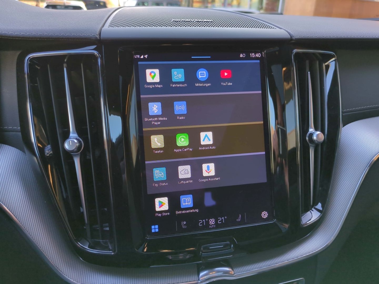 Volvo XC60 Ultimate Dark AWD HUD AHK Leder Digitales C