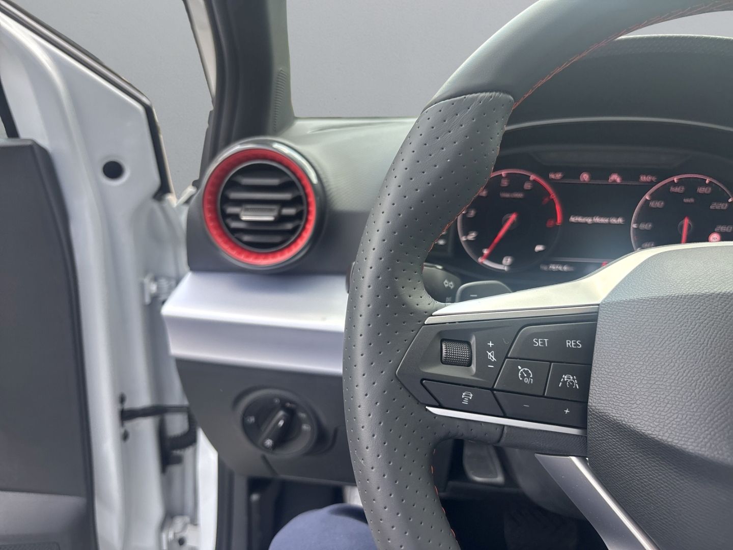 Seat Arona FR 1,5 TSI DSG *LED+NAVI+AHK+SHZ+PDC+KAM*