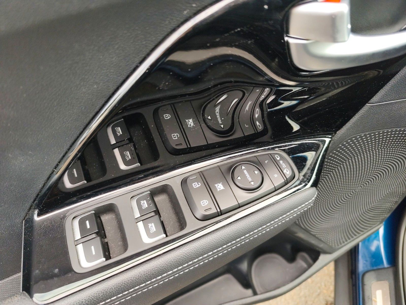 Kia Niro 1.6 GDI Hybrid Spirit - Samsaru's Car Outlet