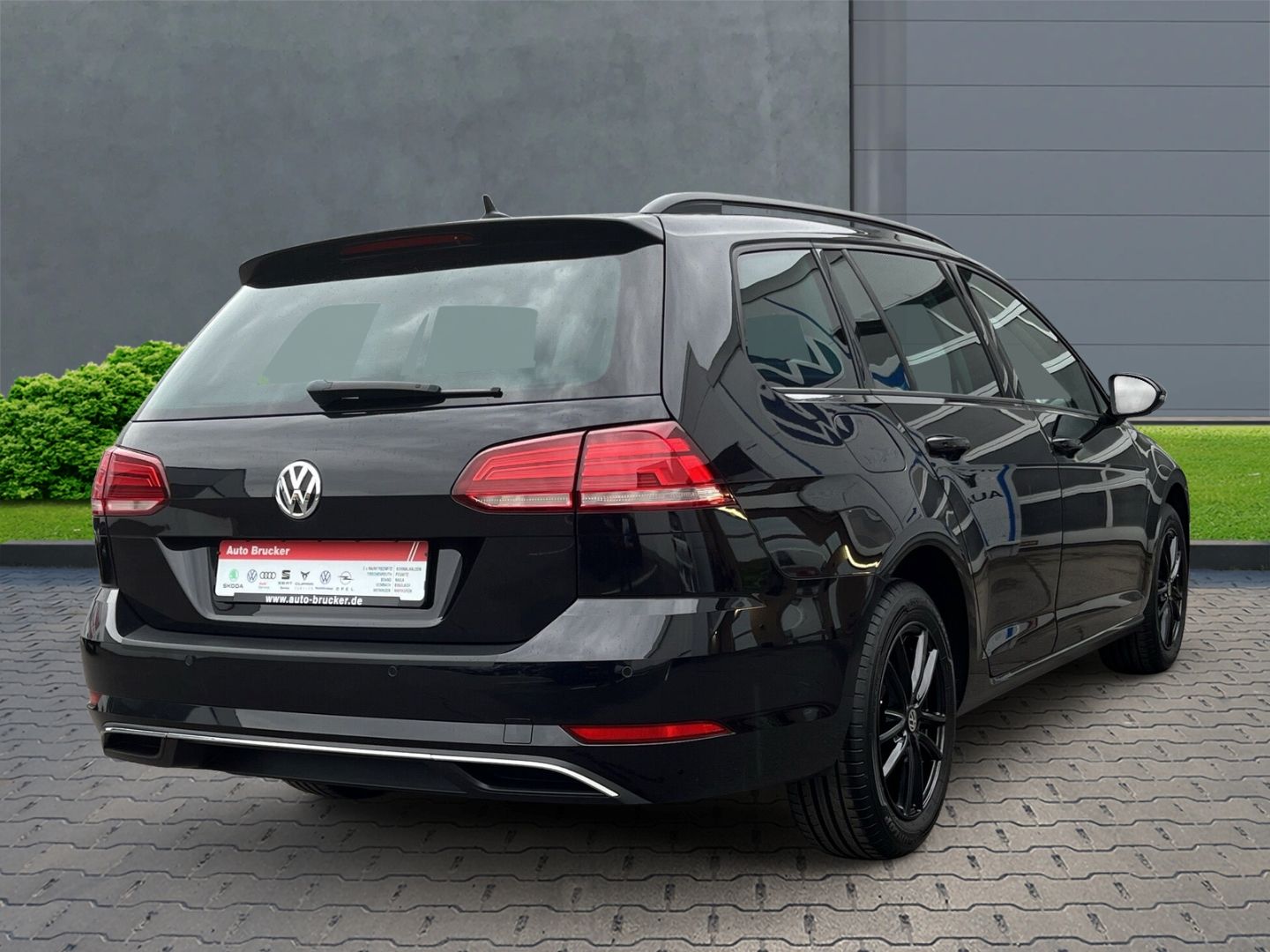 Volkswagen Golf Variant Comfortline 2.0 TDI - Samsaru's Car Outlet