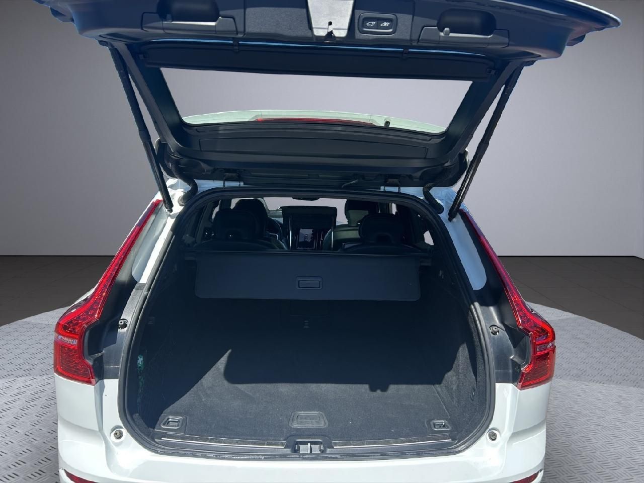 Volvo XC60 Ultimate Dark AWD * AHK * 360 Grad Kamera