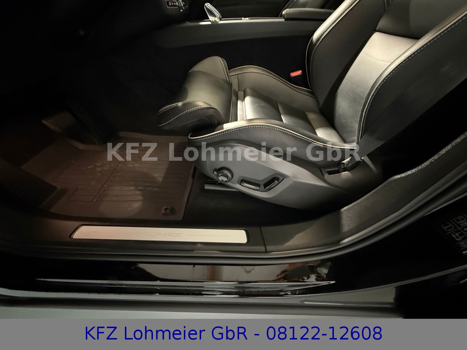 Volvo XC60 R Design Recharge Plug-In Hybrid AWD *Voll*