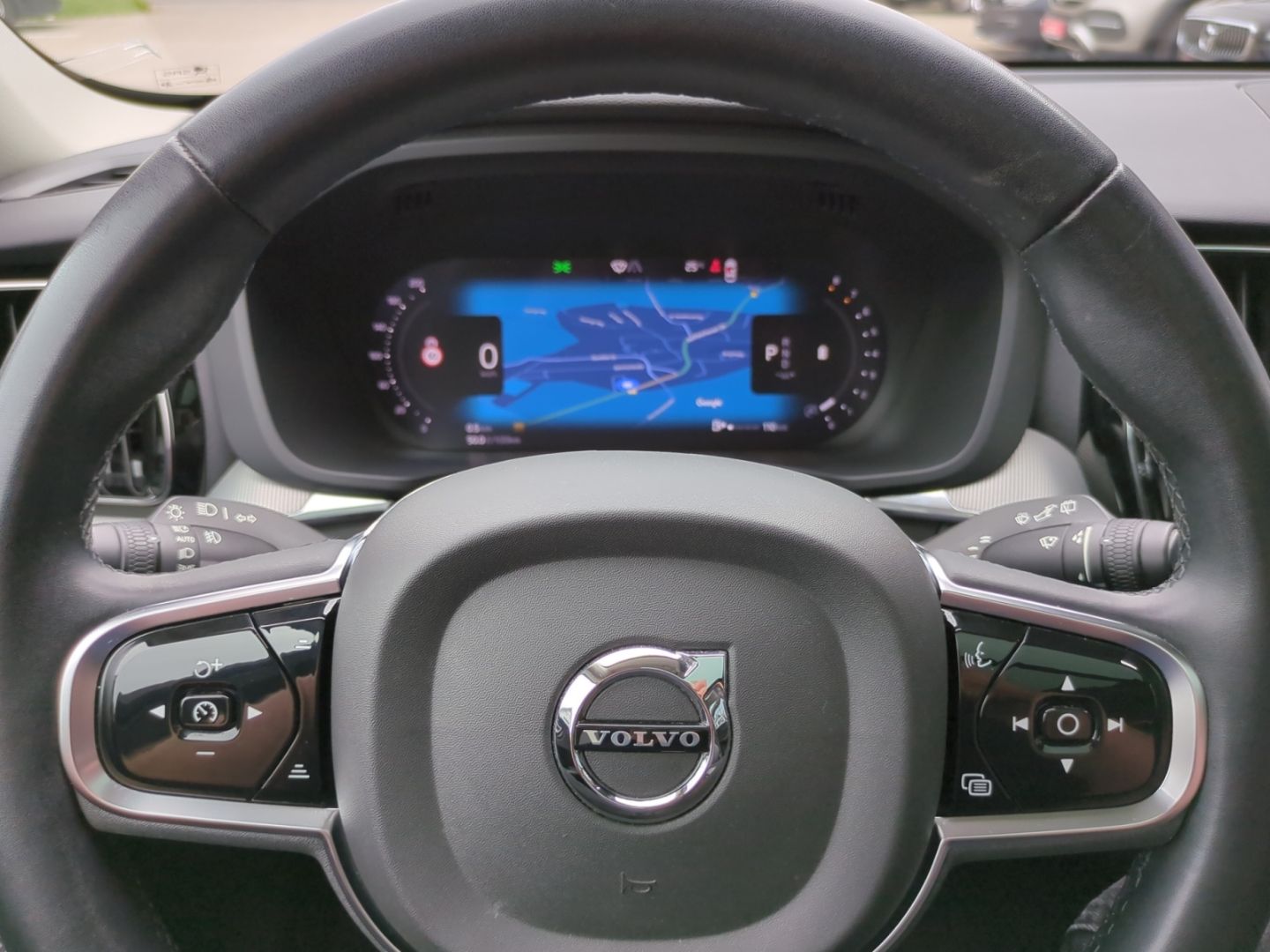 Volvo XC60 Plus Dark B5 AWD Pano Leder Navi LED ACC Di