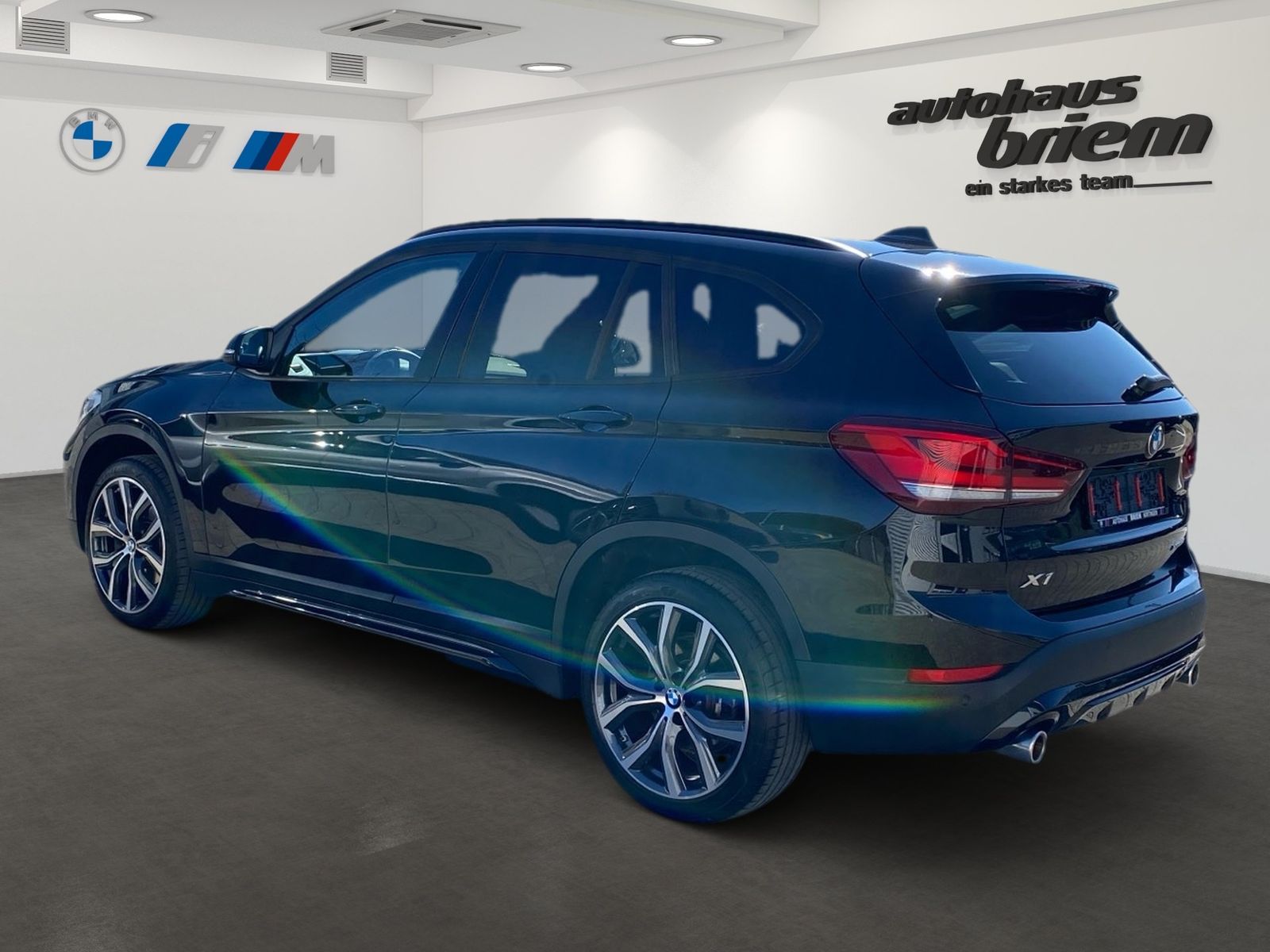 BMW X1 xDrive20i Sport Line - Samsaru's Car Outlet