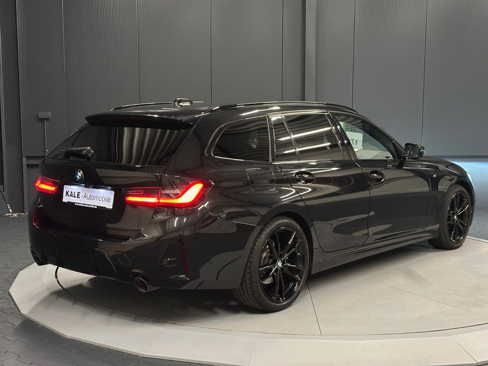 BMW 320d touring xDrive M-Sport Innovation - Samsaru's Car Outlet