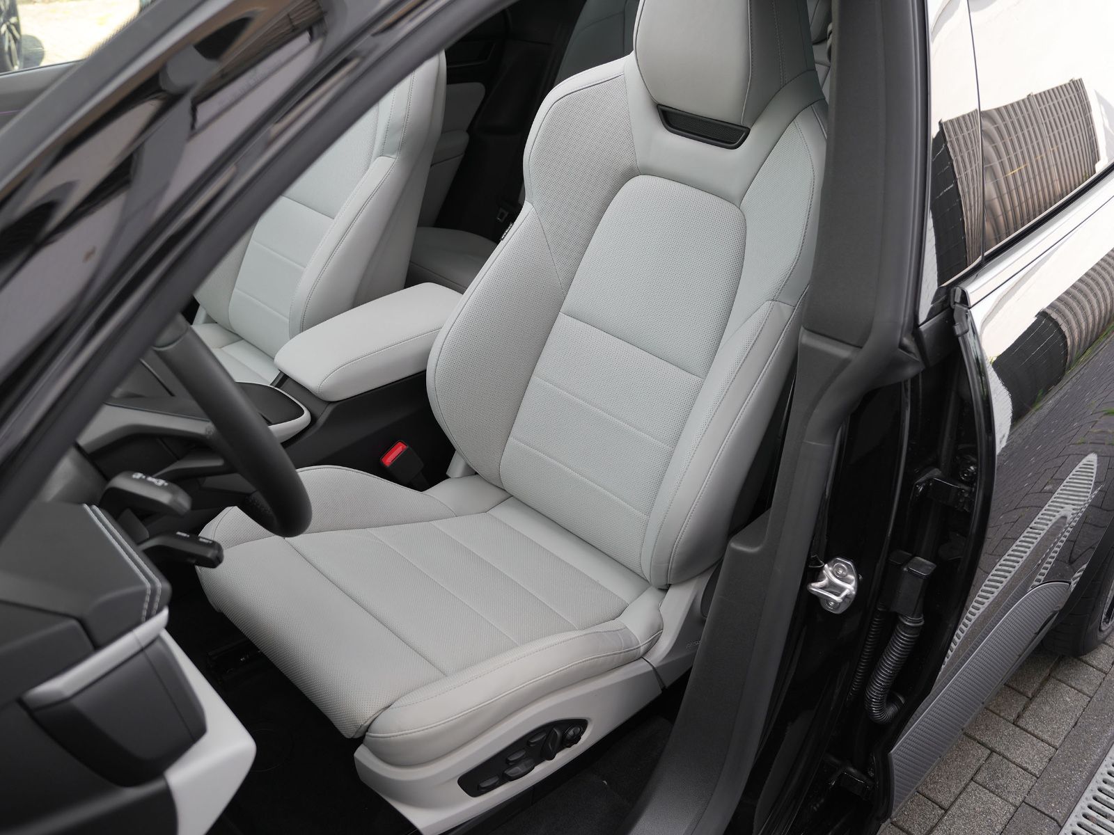 Porsche Macan 4 - Samsaru's Car Outlet
