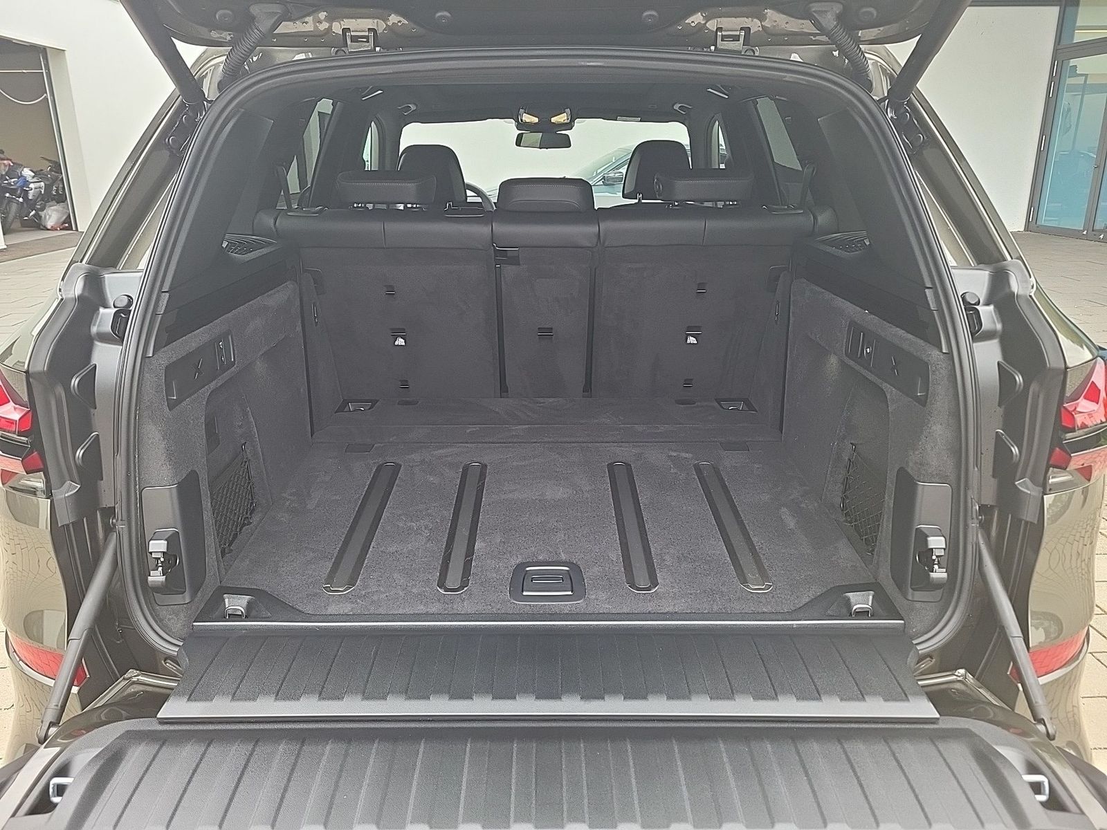 BMW X5 xDrive40d M SPORT Sitzbelüft Standhzg AHK ACC