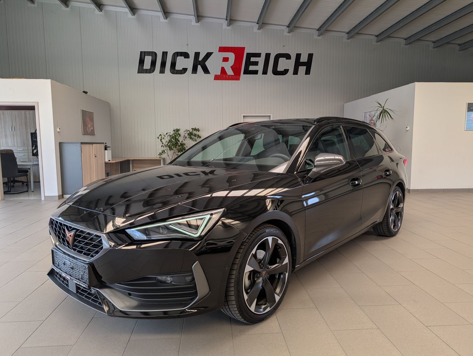 Cupra Leon 1.5eTSI DSG Matrix - Samsaru's Car Outlet
