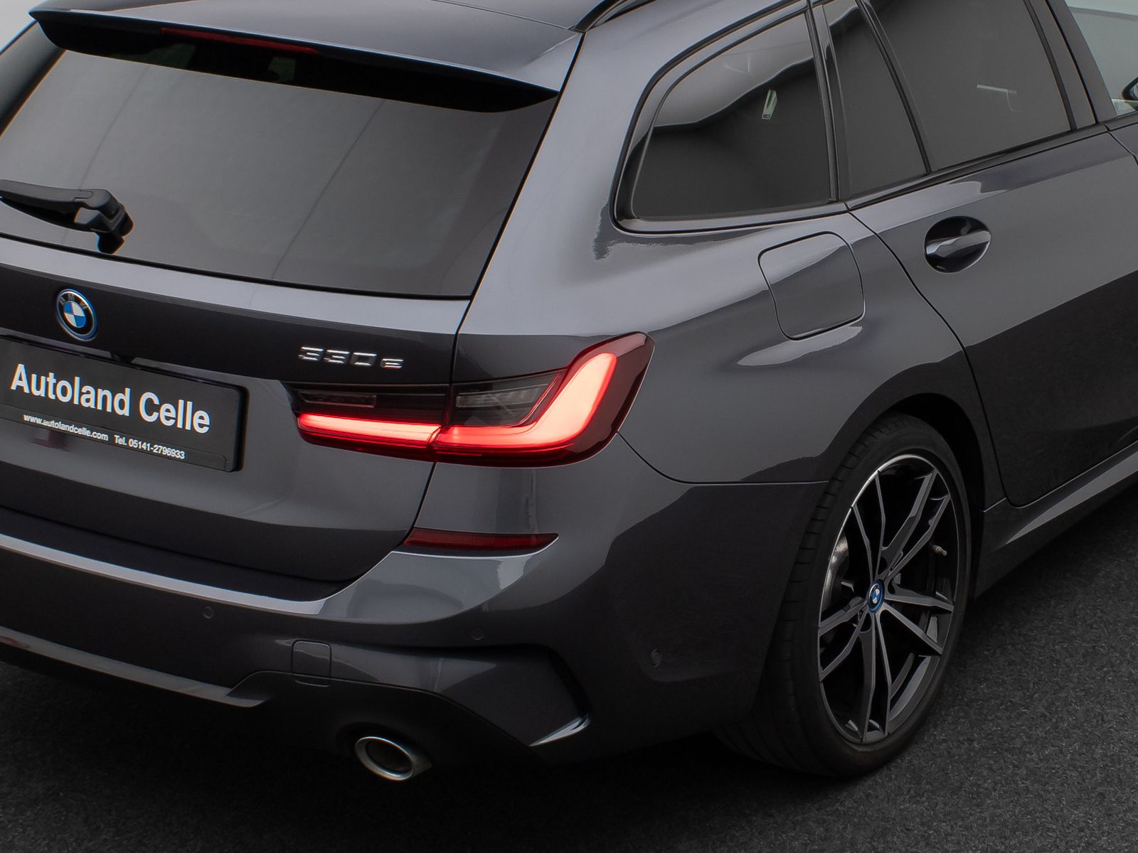 BMW 330e M Sport - Samsaru's Car Outlet