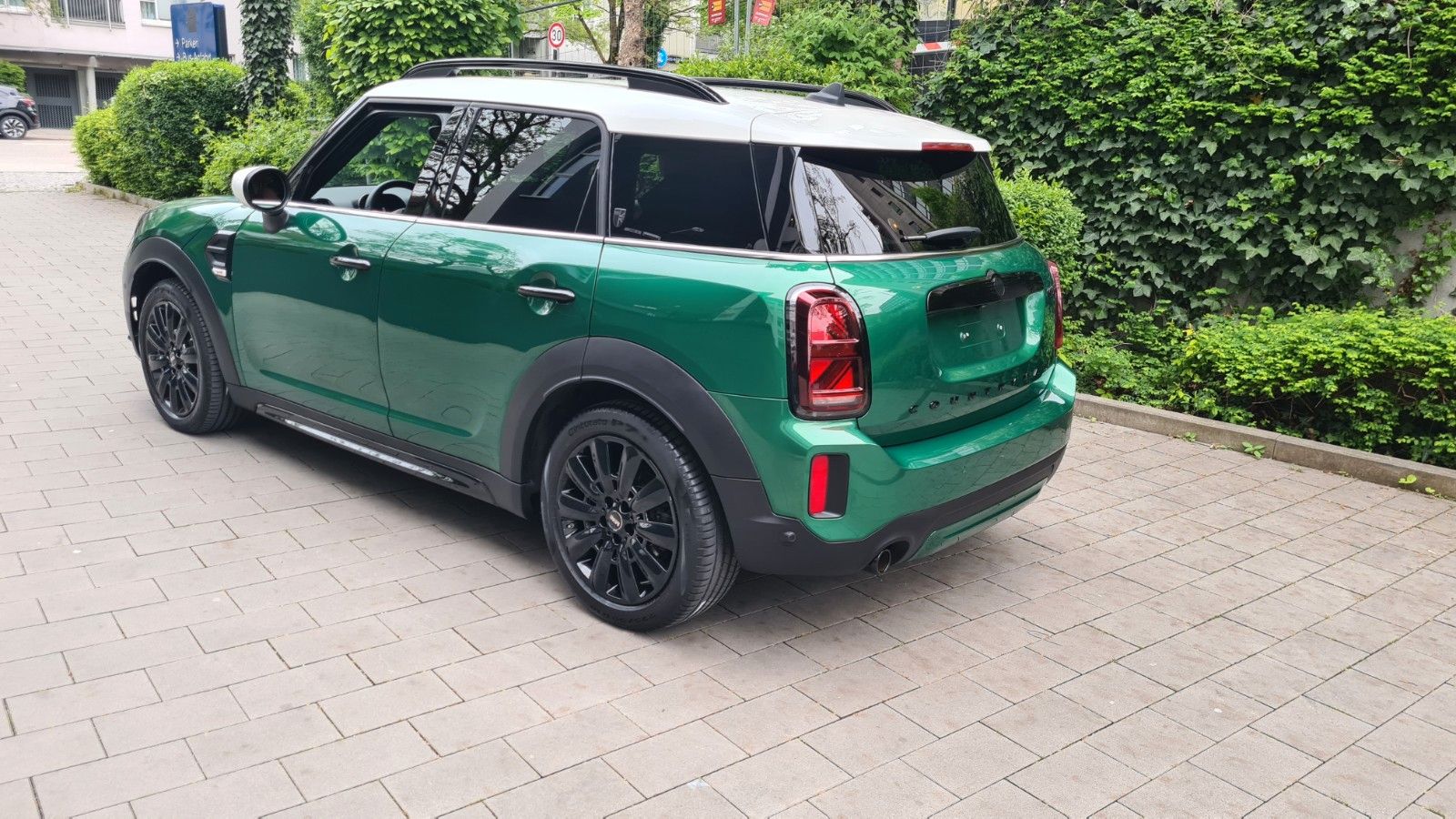 MINI Cooper Countryman Mini Yours Trim - Samsaru's Car Outlet