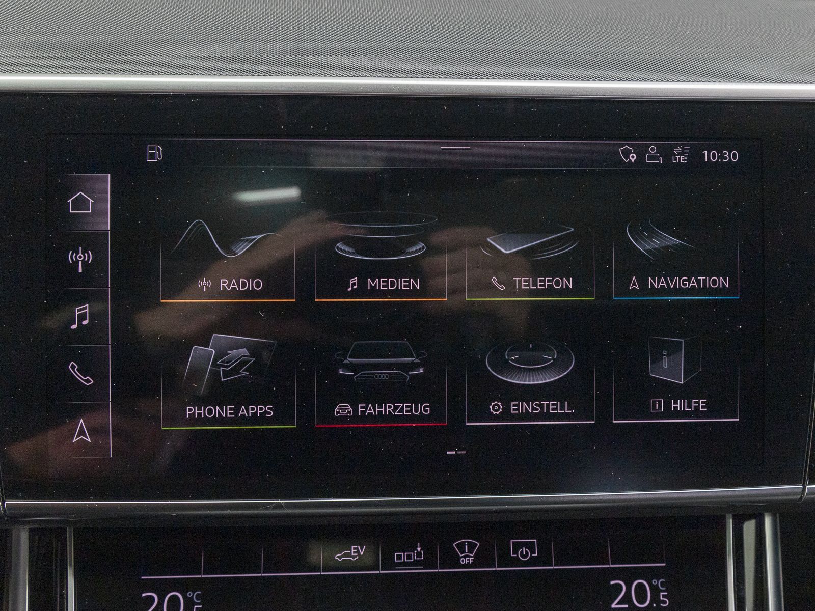 Audi A8 60 TFSIe Q LM20 - Samsaru's Car Outlet