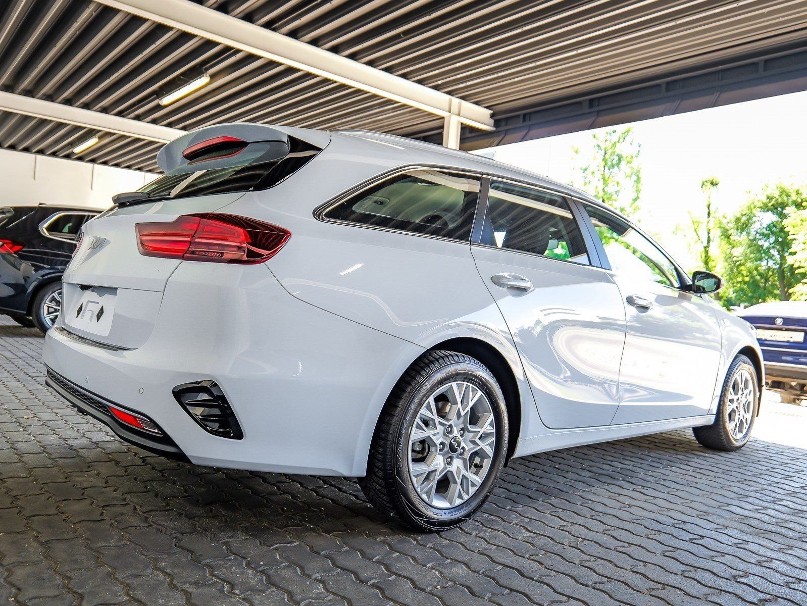 Kia Ceed Sportswagon Vision - Samsaru's Car Outlet