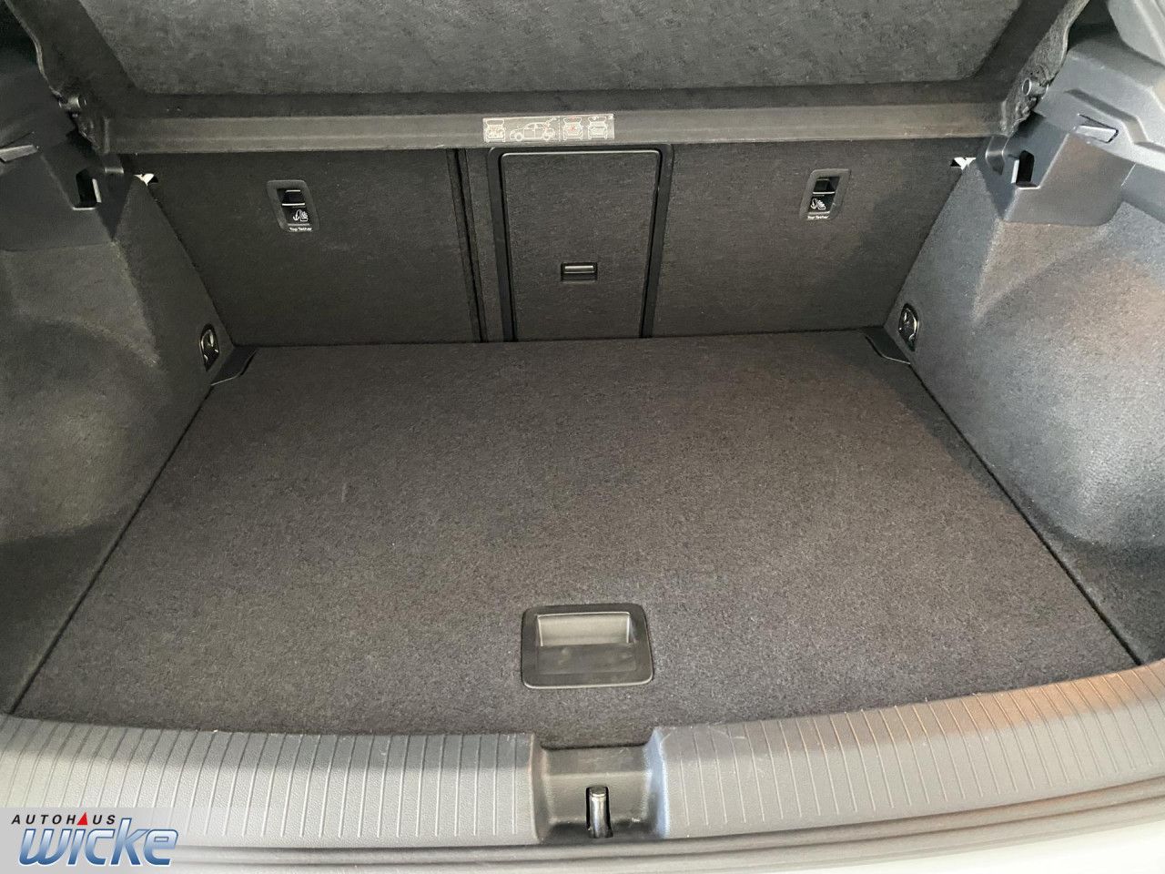 Volkswagen T-Roc 1.5 TSI Style - Samsaru's Car Outlet