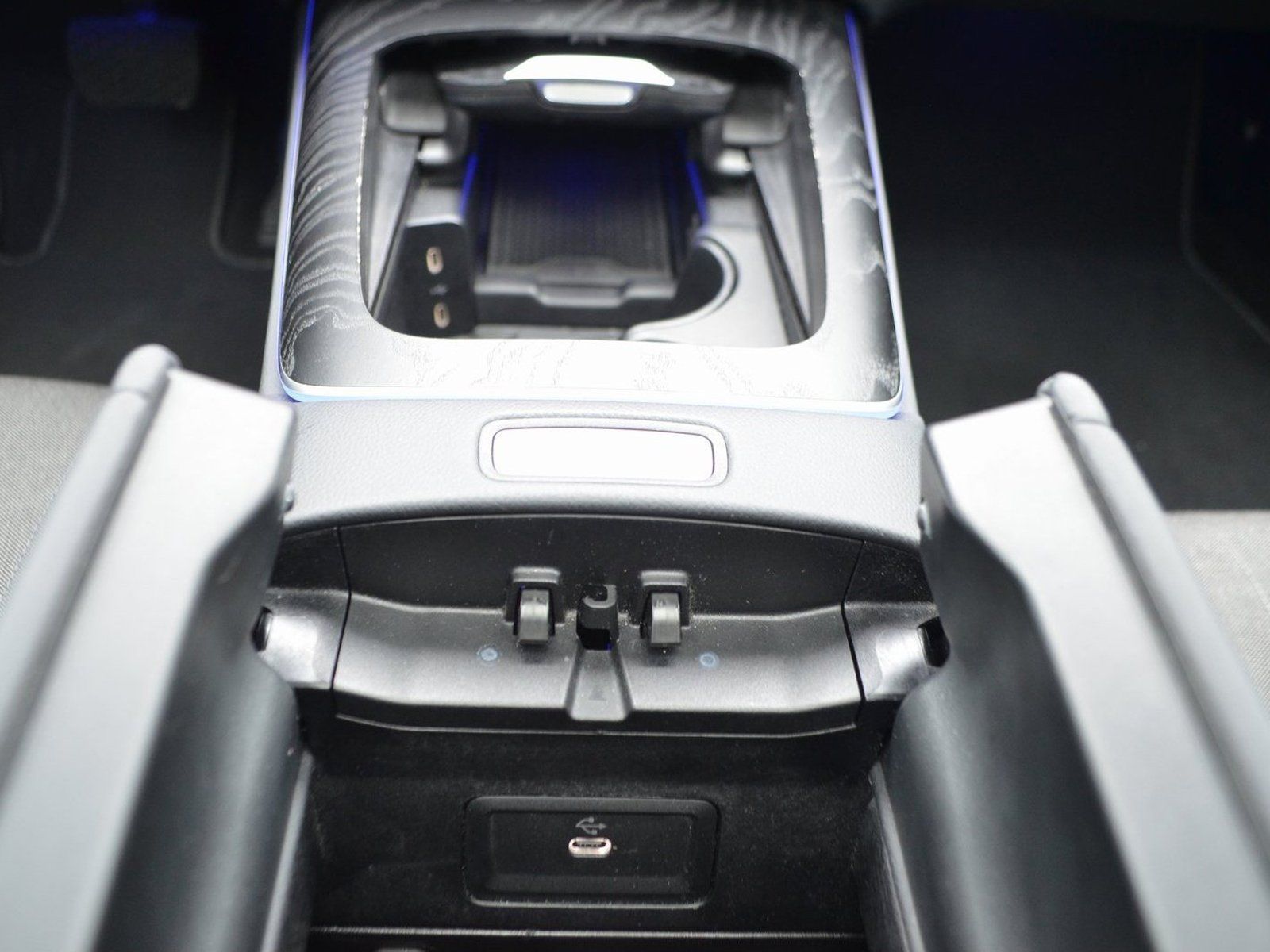 Mercedes-Benz E 220 d Avantgarde - Samsaru's Car Outlet
