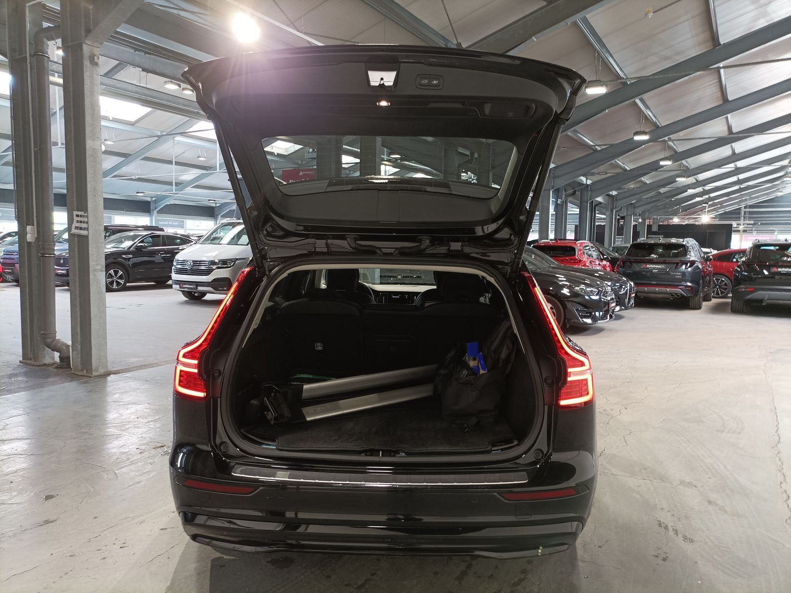 Volvo V60 T8 AWD Ultra Dark  PHEV|LED|Navi|360°|AHK