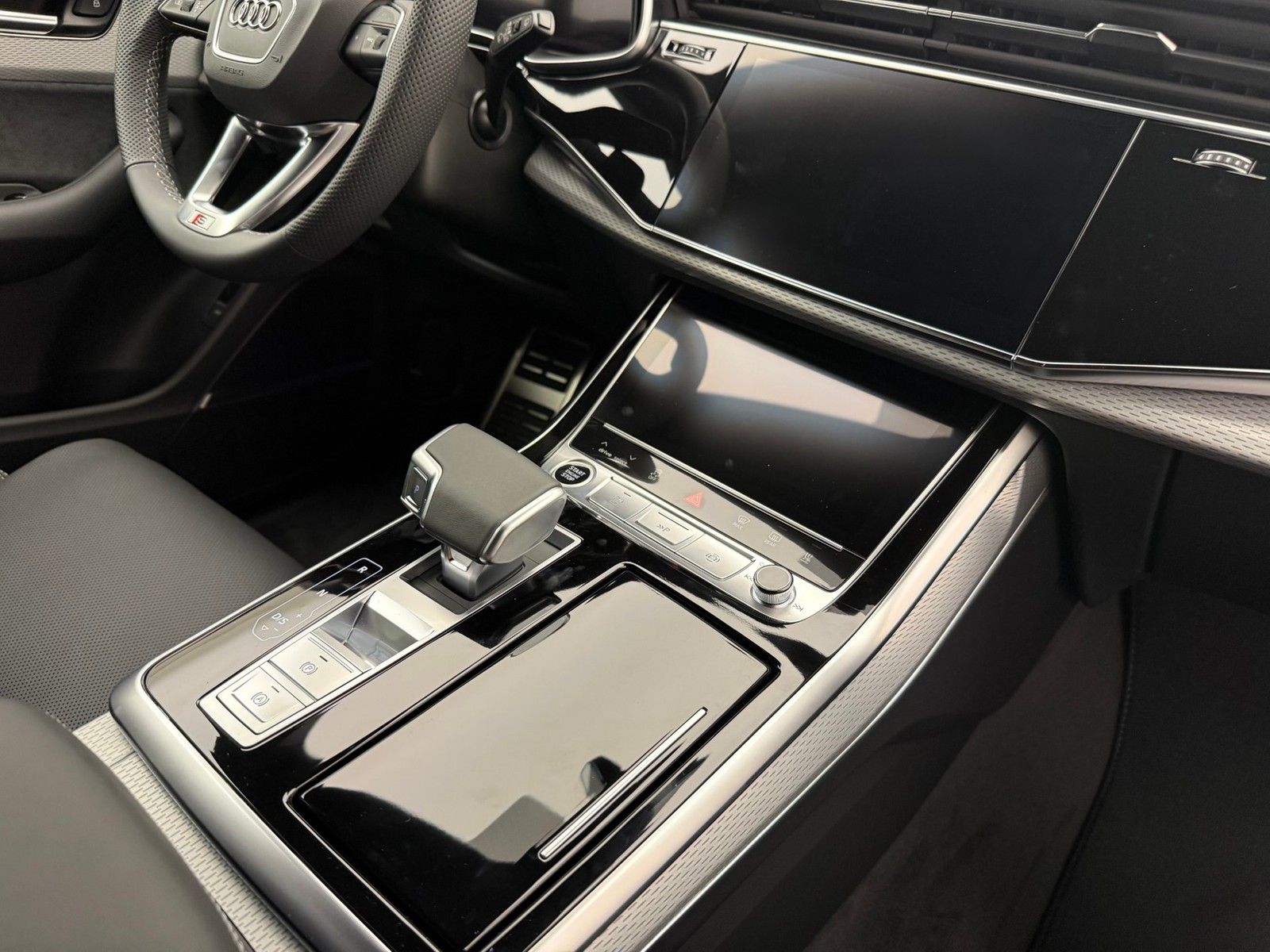 Audi Q8 TDI Quattro Tiptr S Line SportExtBlackPano23