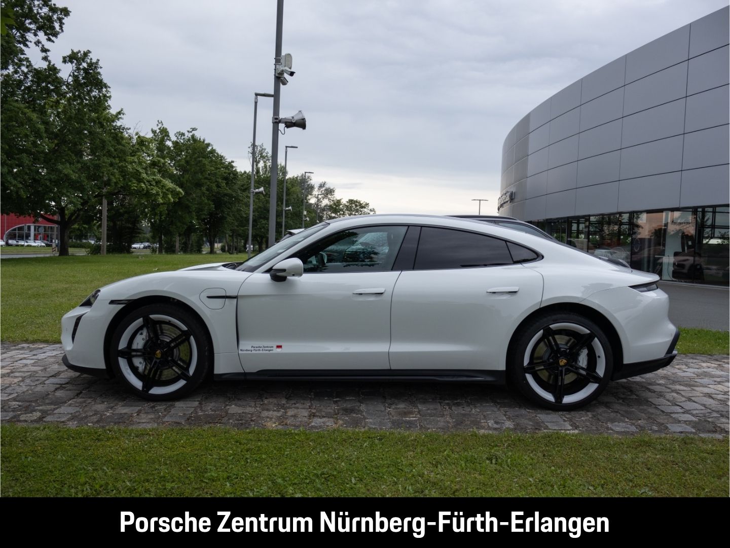Porsche Taycan GTS PSCB BOSE InnoDrive SurroundView Pano