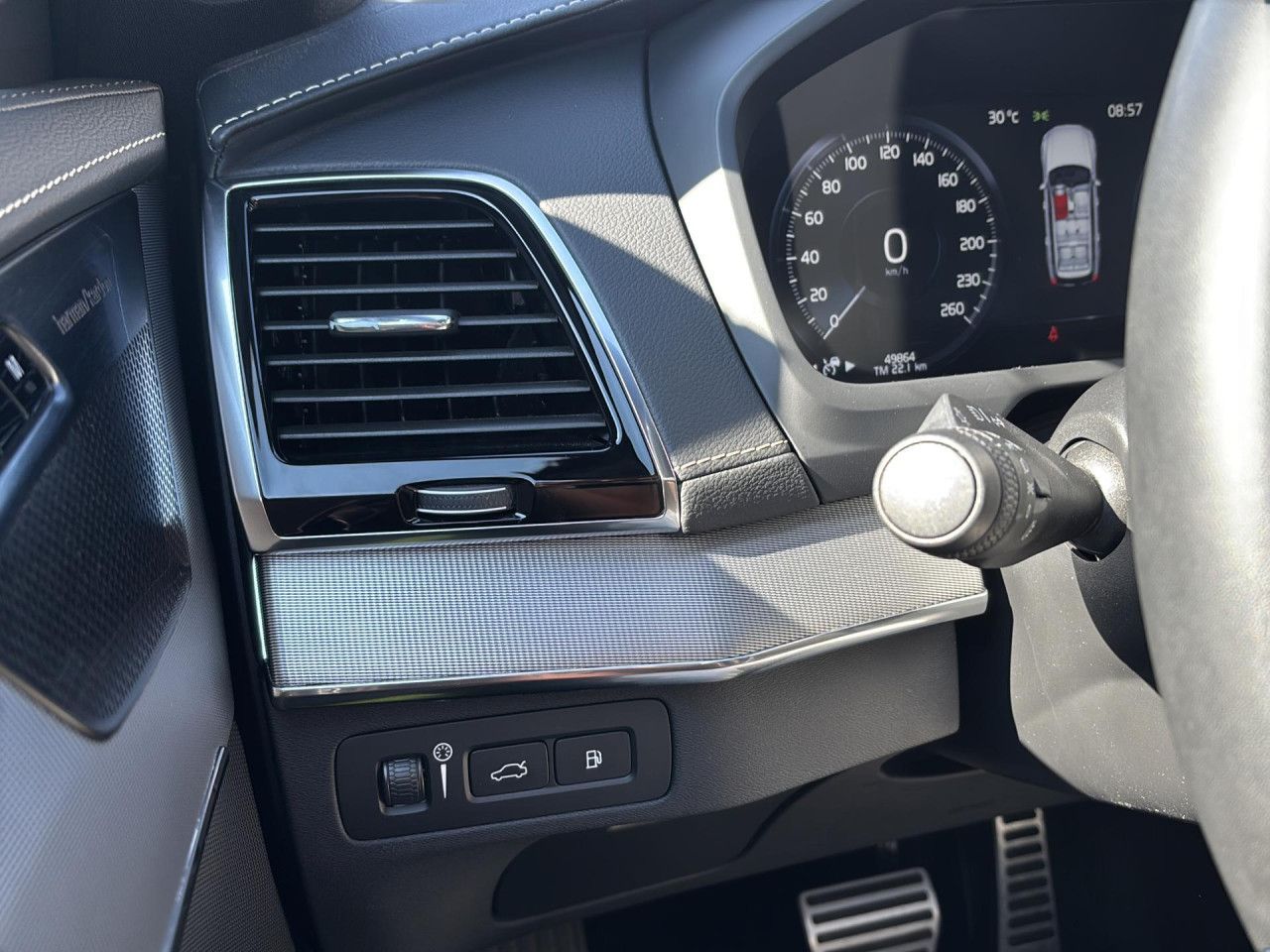 Volvo XC 90 R Design Recharge Plug-In Hybrid AWD - Samsaru's Car Outlet