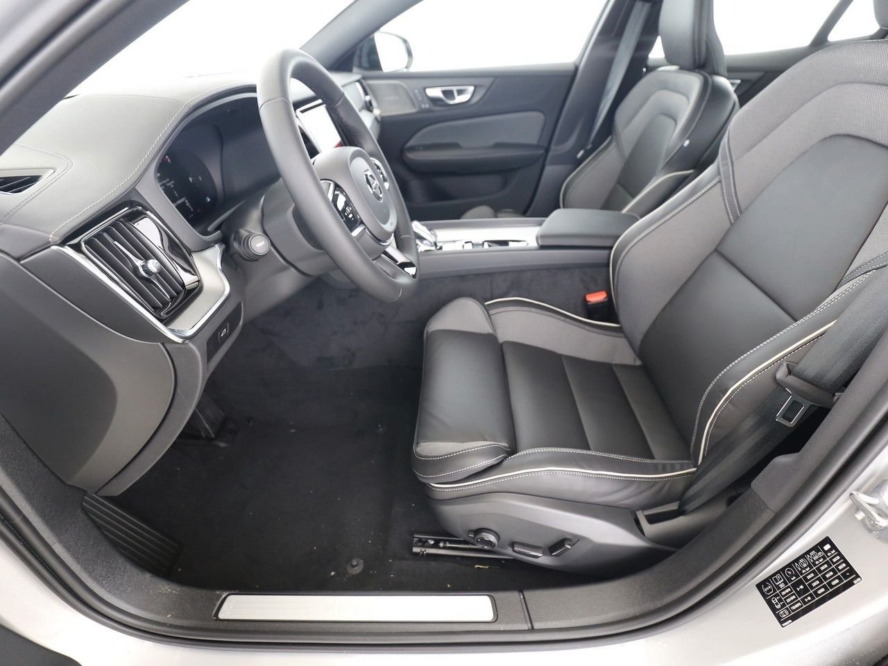 Volvo S60 B5 Ultimate Dark AWD*SONDERZINS 1,99% eff.