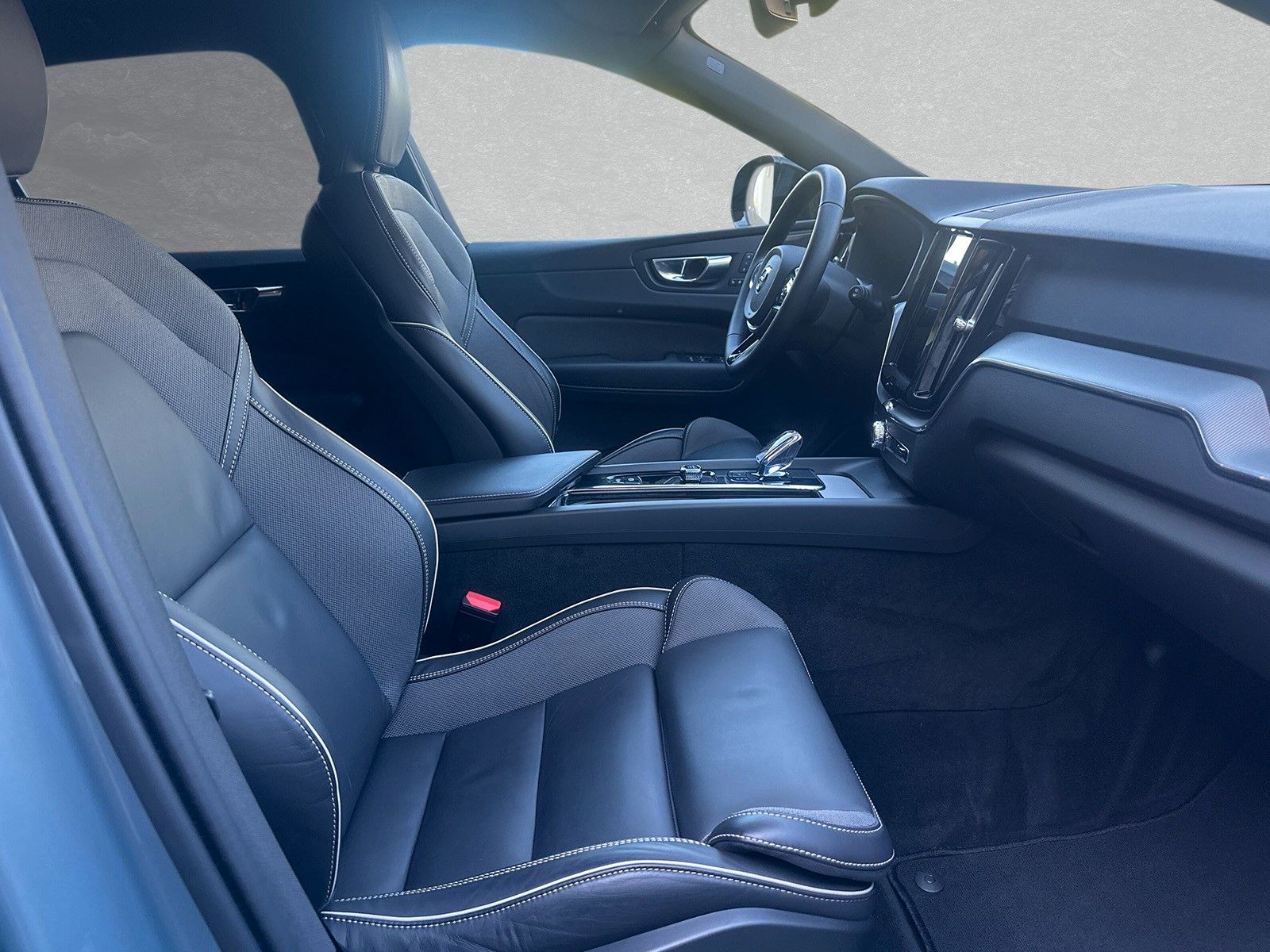 Volvo XC60 B5 AWD Mild-Hybrid Plus Dark AHK ACC BLIS