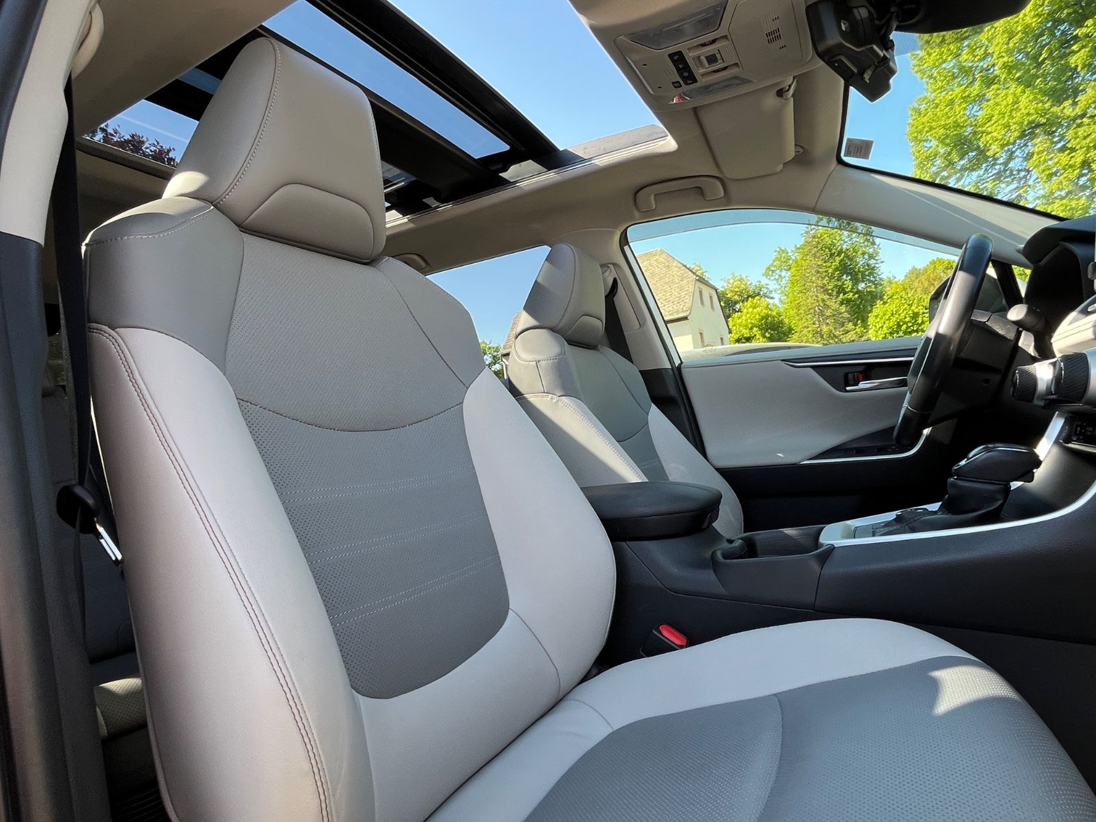 Toyota RAV 4 RAV4 Hybrid 4x4 Lounge - Samsaru's Car Outlet