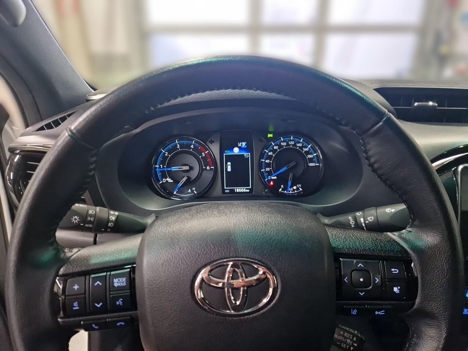 Toyota Hilux Double Cab Invincible 4x4 Hardtop+AHK+WKR