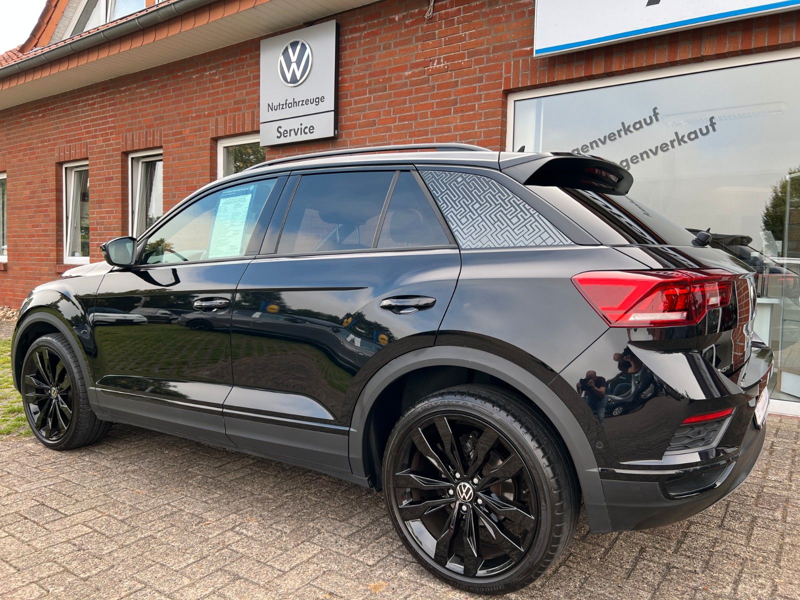 Volkswagen T-Roc 1.5TSi DSG Black - Samsaru's Car Outlet