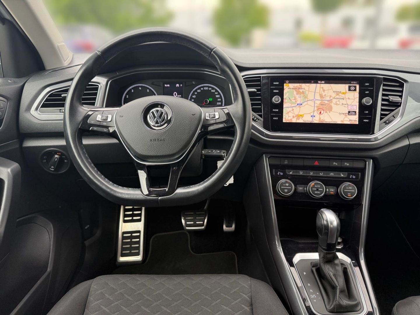 Volkswagen T-Roc IQ.DRIVE 1.5 TSI DSG - Samsaru's Car Outlet
