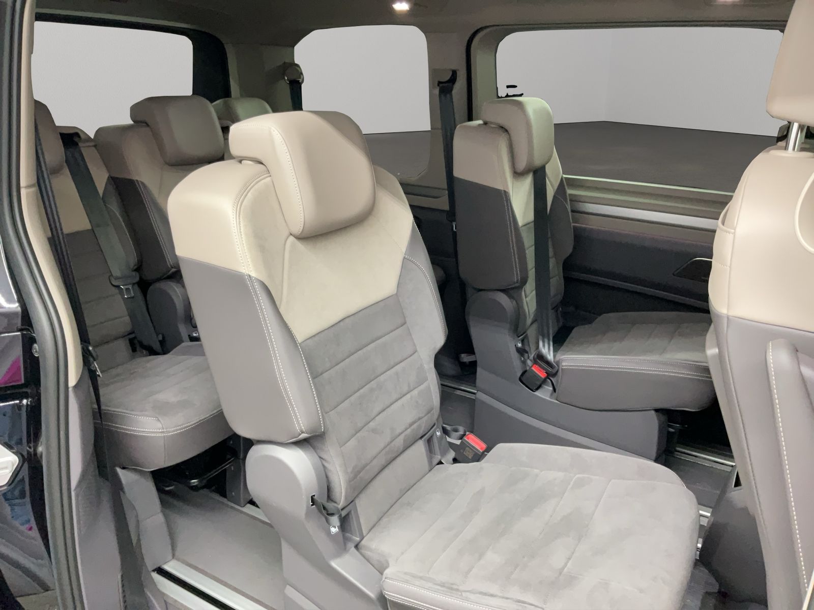 Volkswagen T7 Multivan Style - Samsaru's Car Outlet