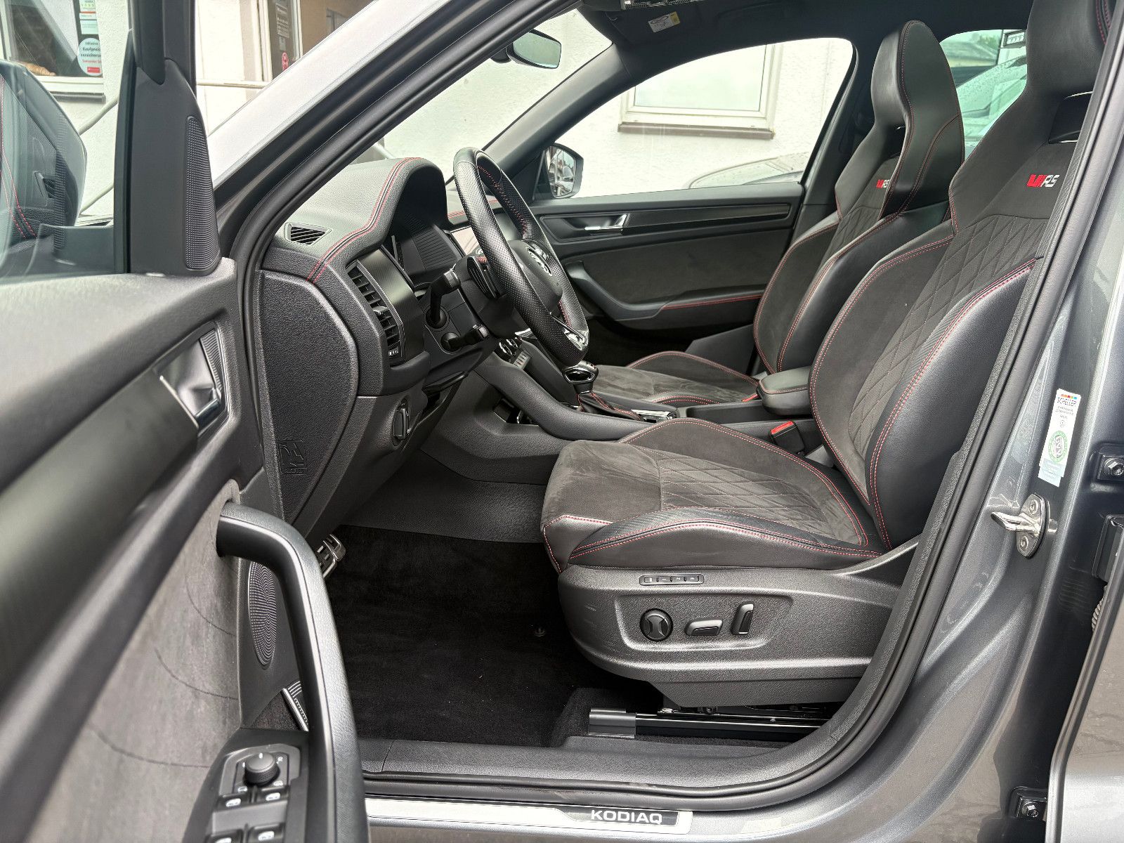 Skoda Kodiaq 2.0 TSI DSG RS 4x4 AHK PANO 360°KAM LHZ