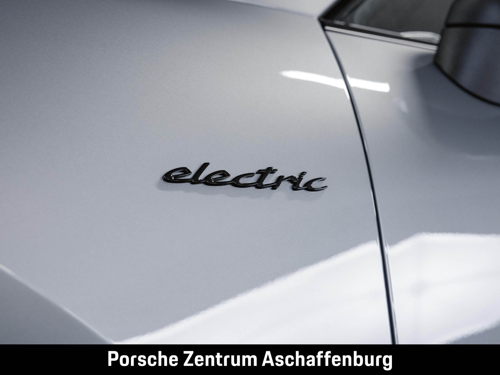 Porsche Macan 4S Electric Sport Chrono Panoramadach