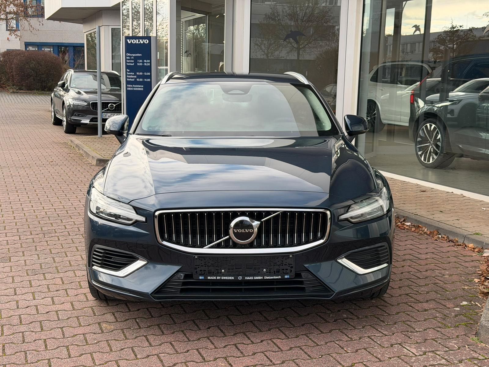 Volvo V60 T6 AWD Recharge Core Auto