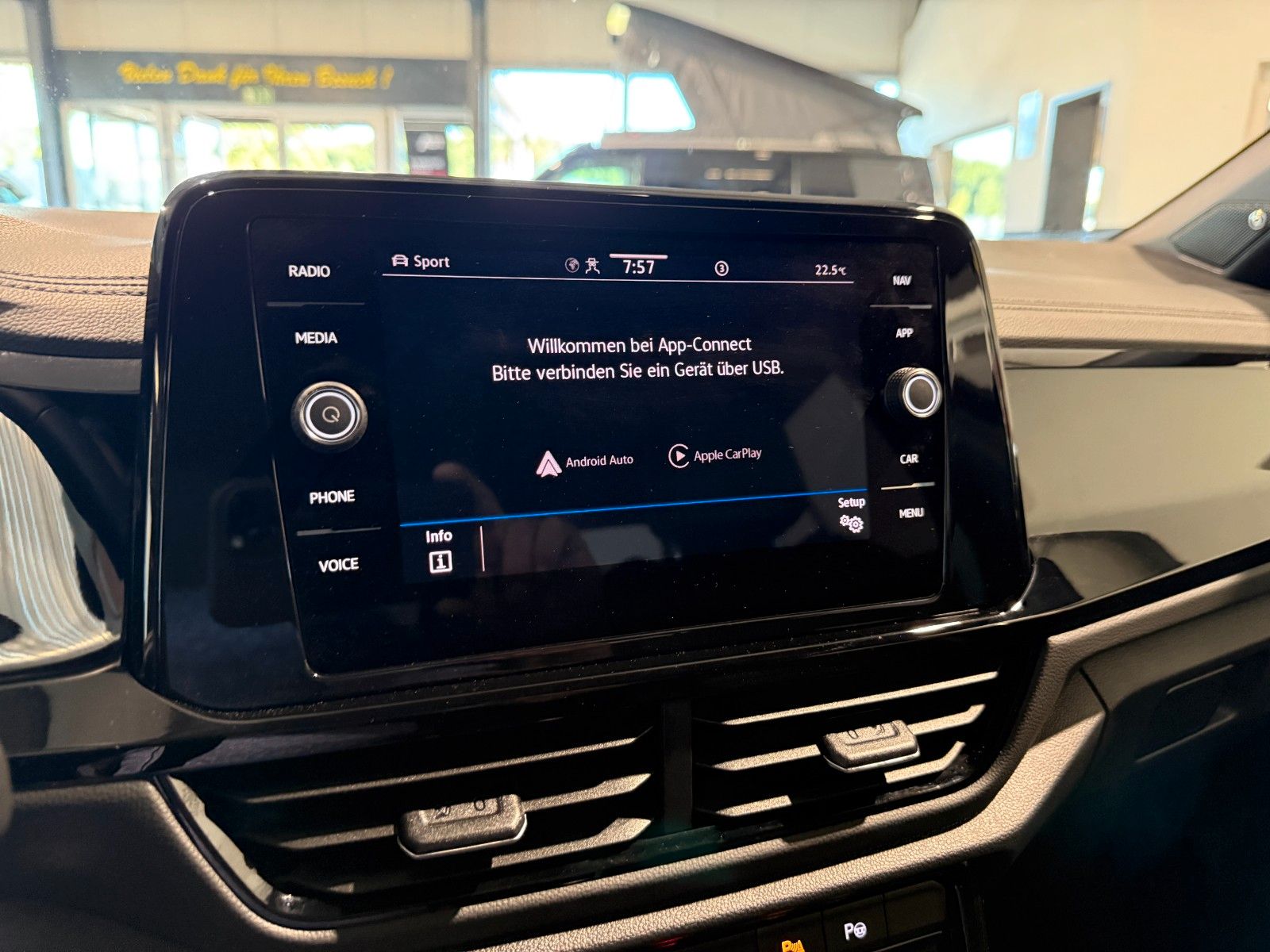 Volkswagen T-Roc R-Line - Samsaru's Car Outlet