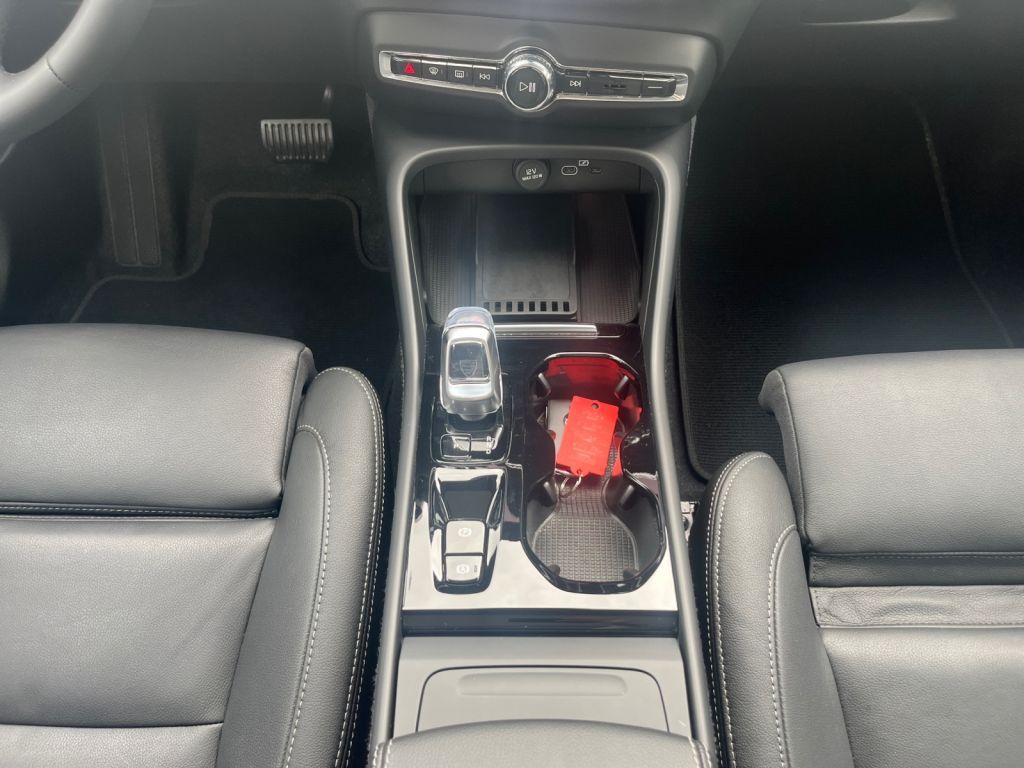 Volvo XC40 B4 UltraDark - Samsaru's Car Outlet