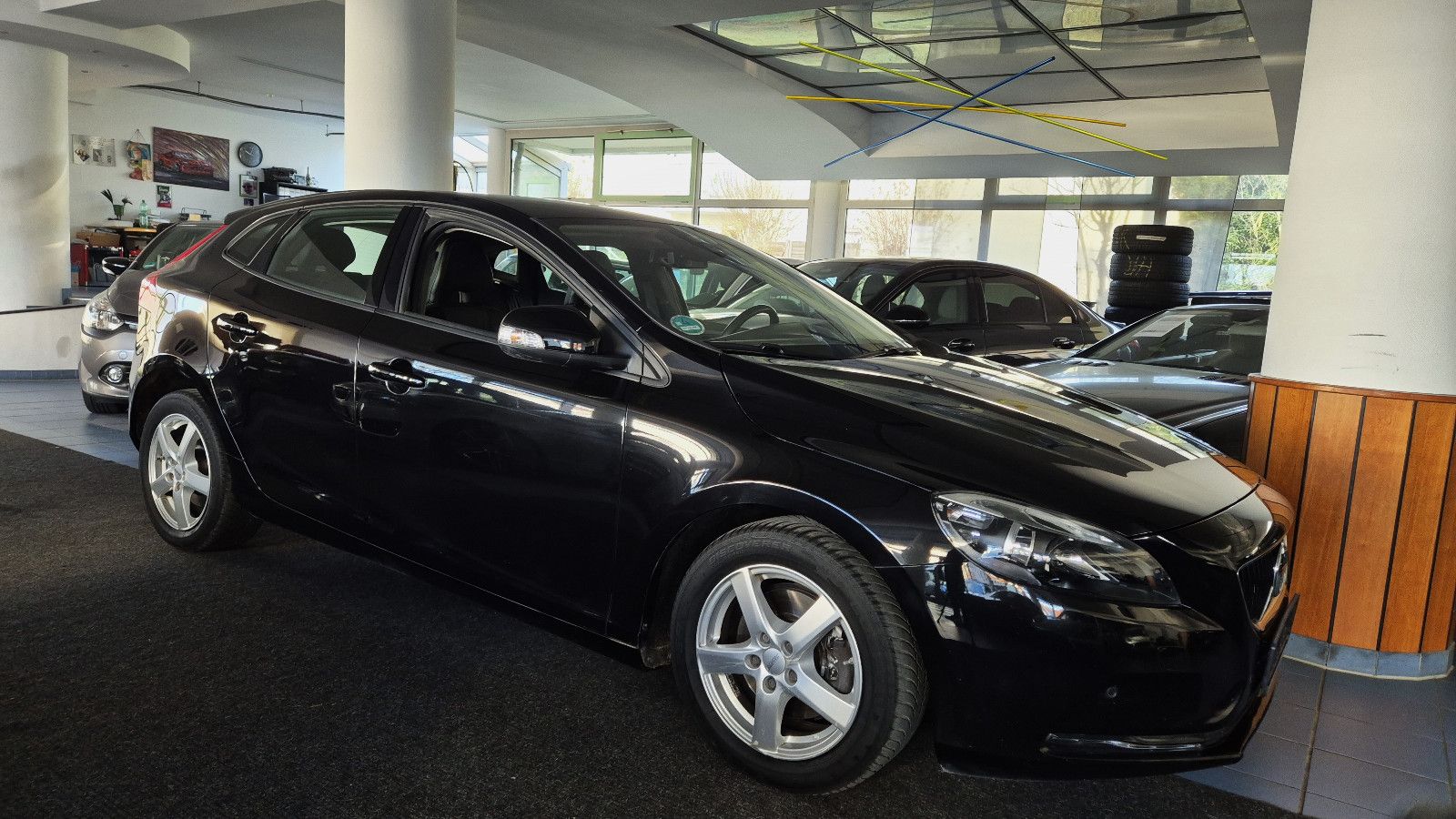 Volvo V40 Kinetic/LED/Navi/PTS/RFK/SHZ/Temp