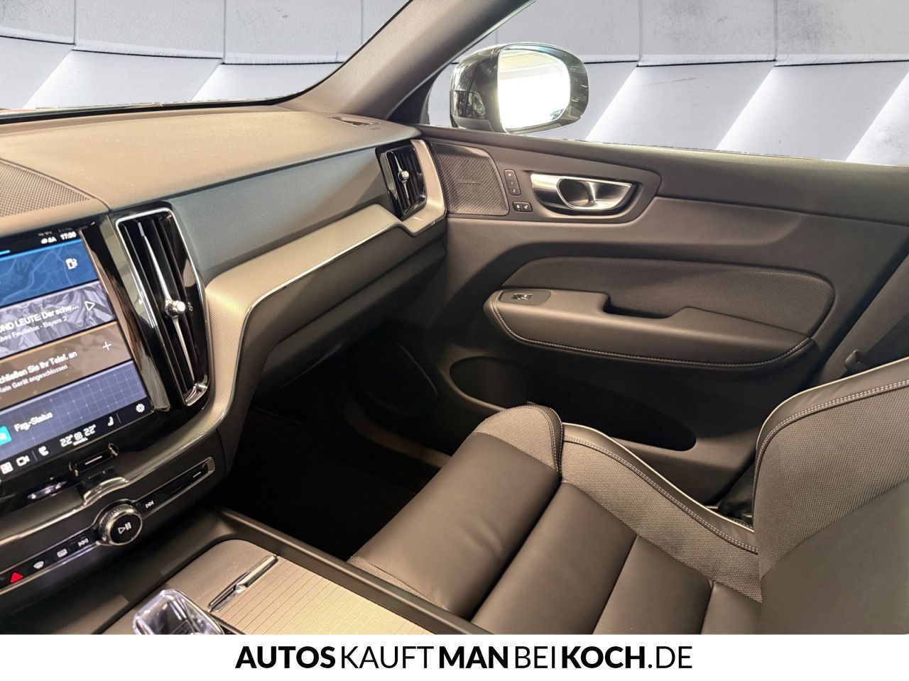 Volvo XC60 B5 AWD PlusDark ACC BLIS AHK VLED 4xSHz H&K