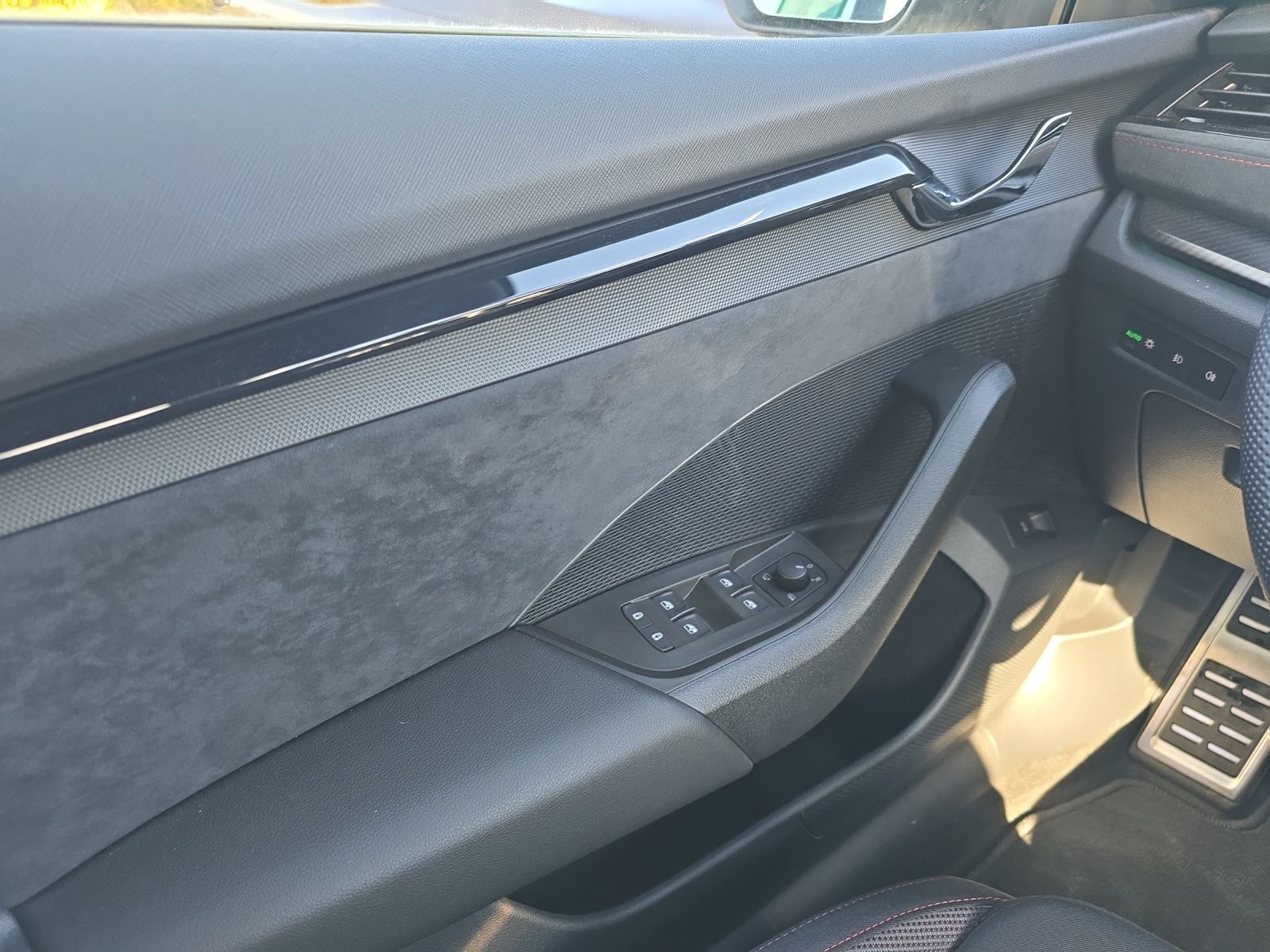 Skoda Octavia Combi RS 4x4 2.0 TDI DSG - Samsaru's Car Outlet