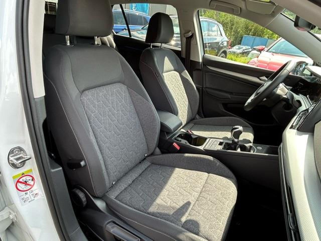Volkswagen Golf VIII Move 1.5 l TSI - Samsaru's Car Outlet
