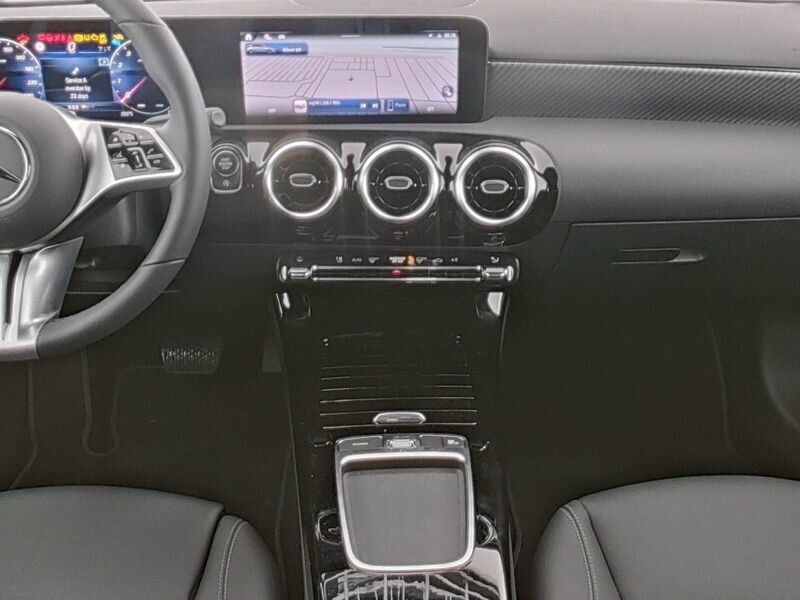 Mercedes-Benz A 180 PROGRESSIVE ADVANCED - Samsaru's Car Outlet