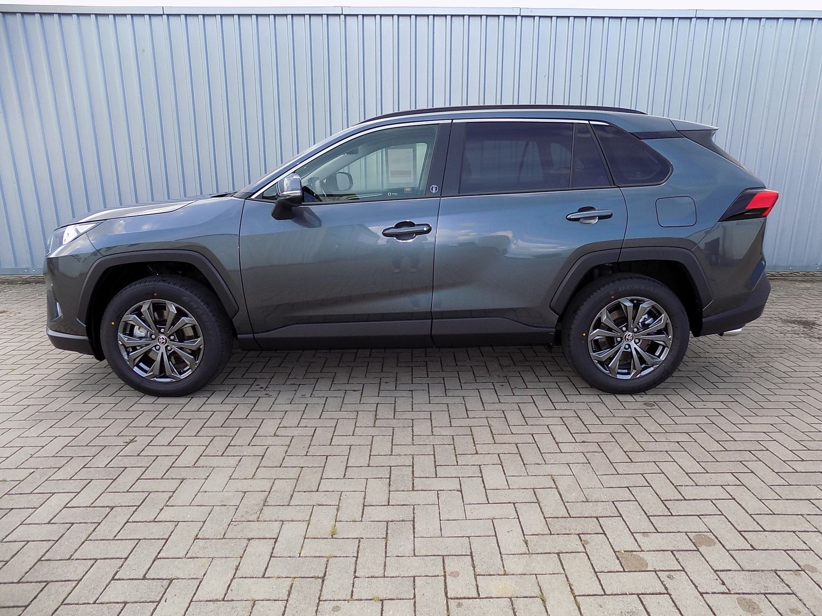 Toyota RAV4 2.5 l Hybrid 4x2 - Samsaru's Car Outlet