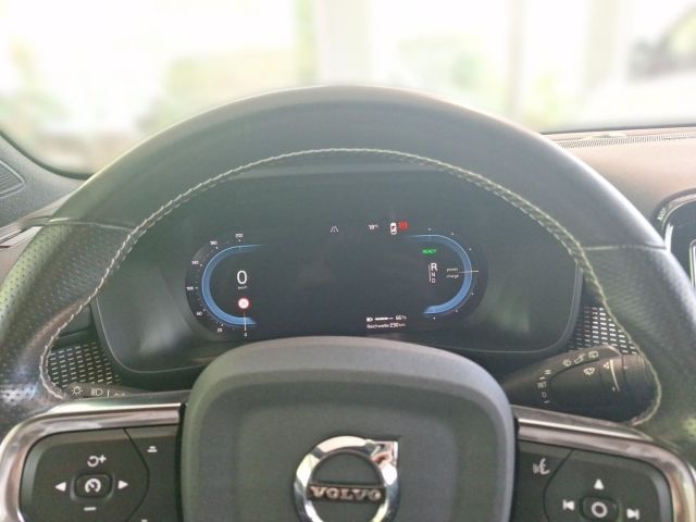 Volvo XC40 P8 AWD Twin R Design AHK ACC BLIS Alarmanla