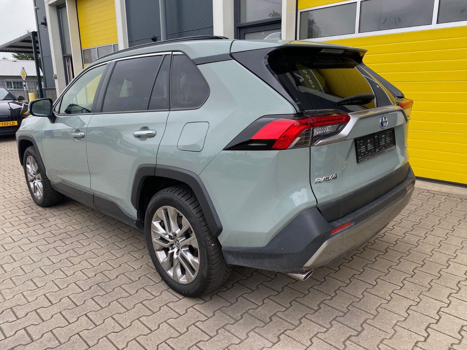 Toyota RAV 4 2.5 Executive Hybrid 4WD - Samsaru's Car Outlet